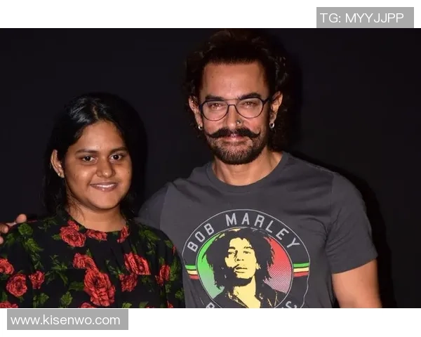 足球明星与神秘照片的背后故事揭示了他们不为人知的一面与独特魅力